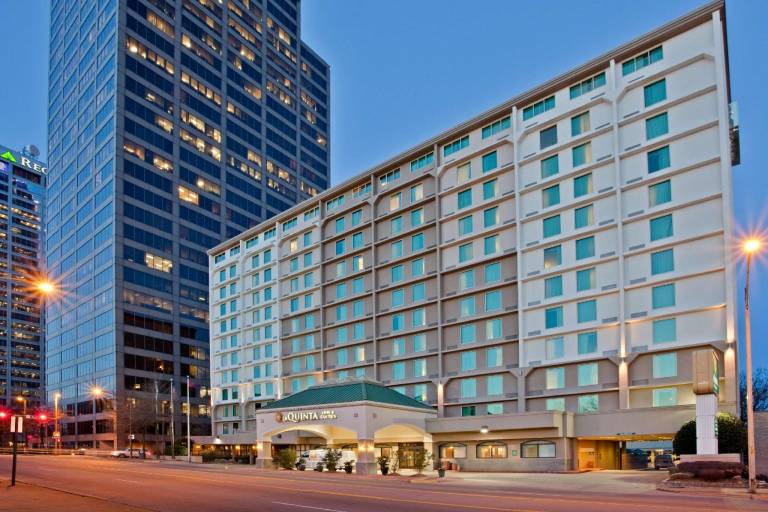 La Quinta Inn & Suites by Wyndham Downtown Conference Center in Little Rock, AR