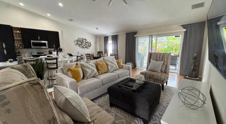 Lovely house with hot tub & pool | Pets are welcome — photo 2
