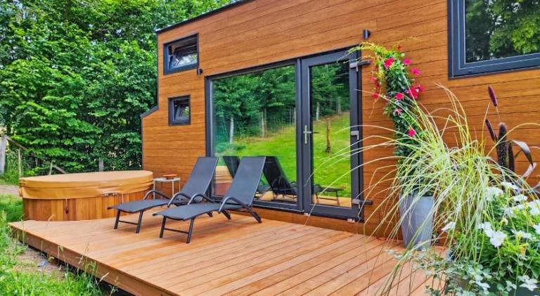 Chalet with hot tub | Pets allowed — photo 4
