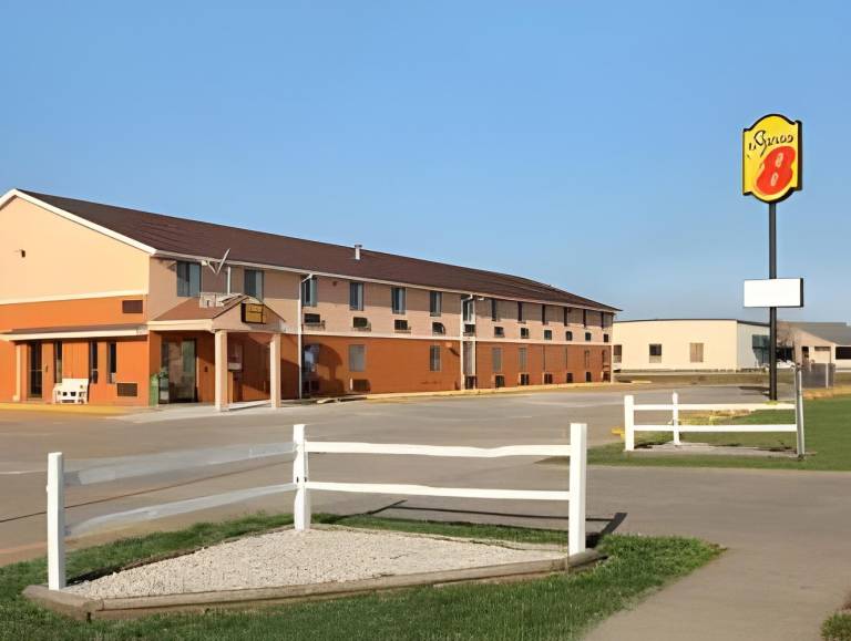 Super 8 By Wyndham Emporia in Emporia, KS