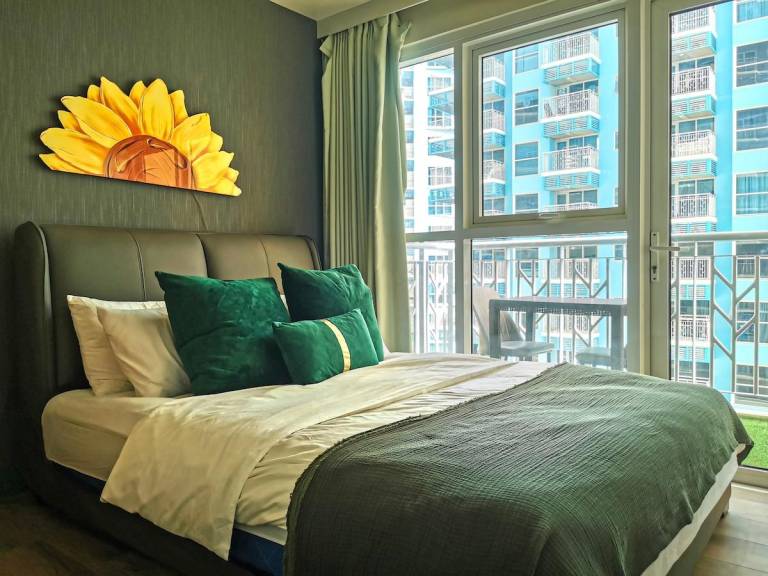 Fully equipped nice house with pool | Perfect for remote work | Pets are welcome in Makati