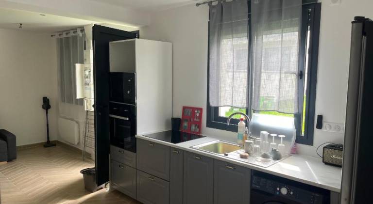 Apartment with 1 room for 4 persons in Meaux