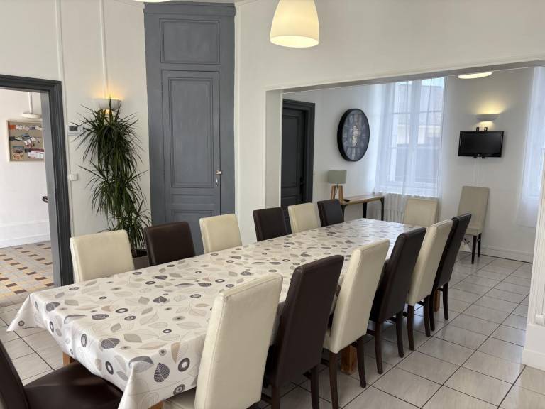 Gite with patio, barbeque & yard — photo 3