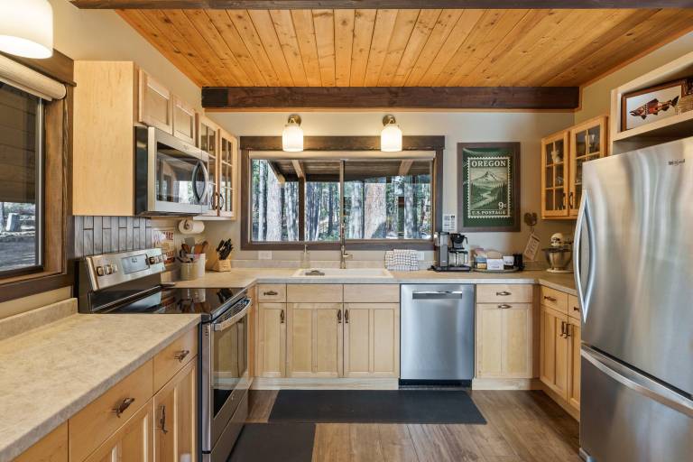 Forest Chal-A - Hot Tub, S of Sunriver, Cute & Quiet — photo 2