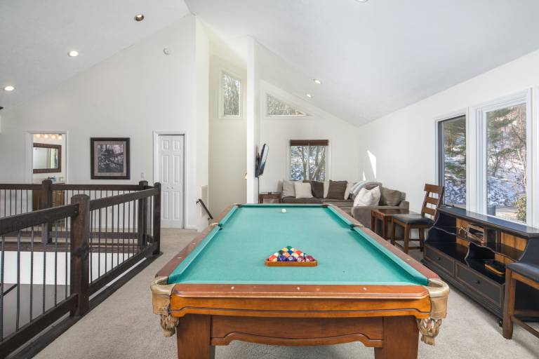 Cabin with BBQ & hot tub | Mountain view — photo 4
