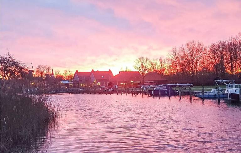 Huisboot Winsum
