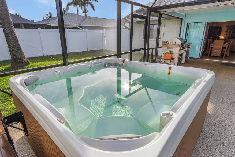 Outdoor Kitchen, Pet-friendly, Pool & Hot tub - Villa Tropical Paradise - Roelens Vacations — photo 2