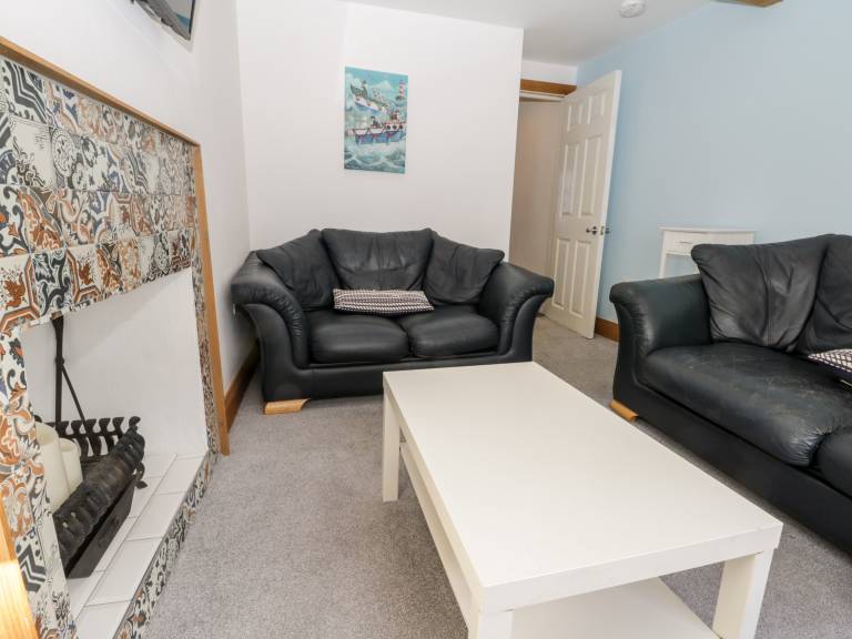 Cottage with 4 rooms for 8 persons — photo 2