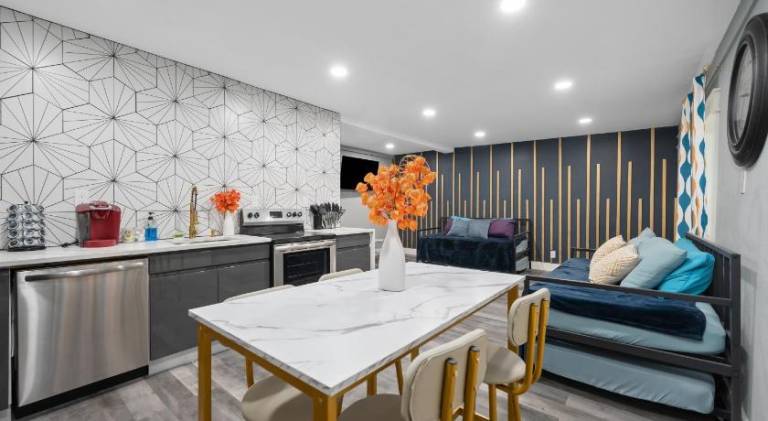 Holiday apartment | Close to Gerald D. Hines Waterwall Park | Pet-friendly — photo 4