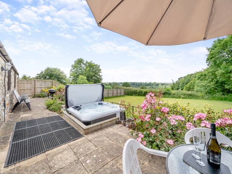 Cottage with terrace, BBQ & garden — photo 2