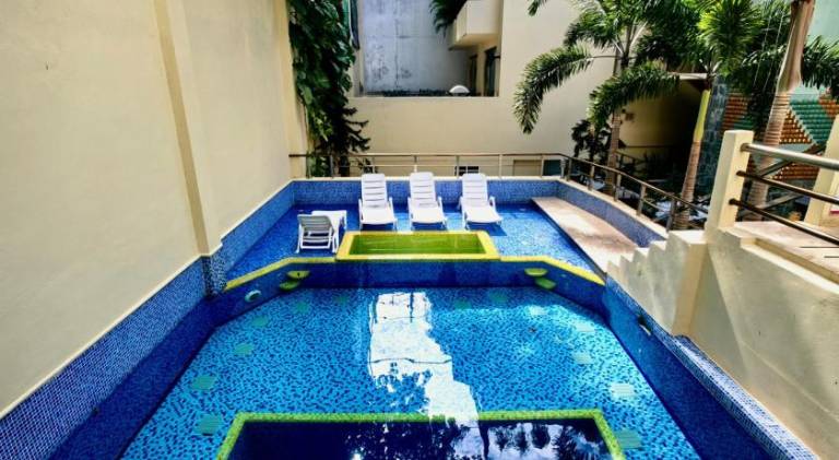 House with pool — photo 3