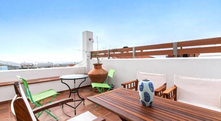 Villa with patio — photo 2