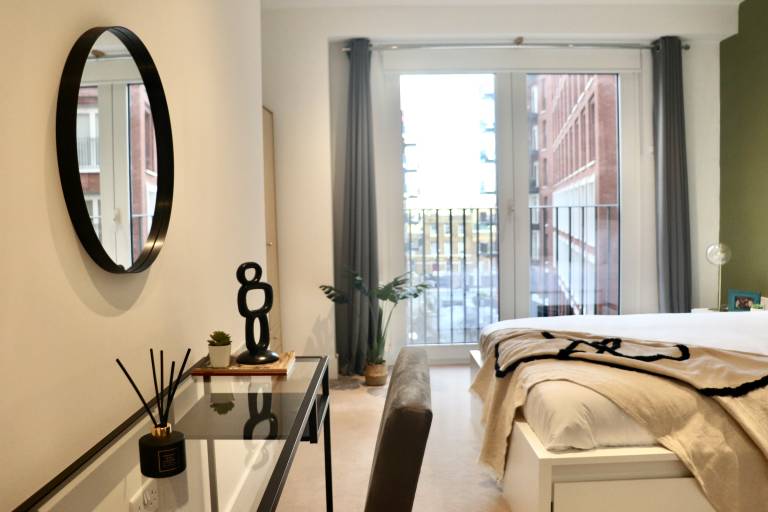 Luxury Apartment Pool Sauna Gym Balcony London