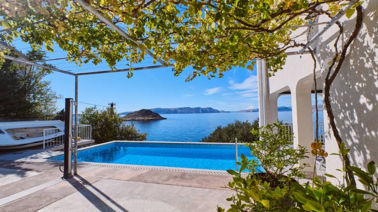 Apartman Arnia pool&beachfront by Villas Guide in Senj