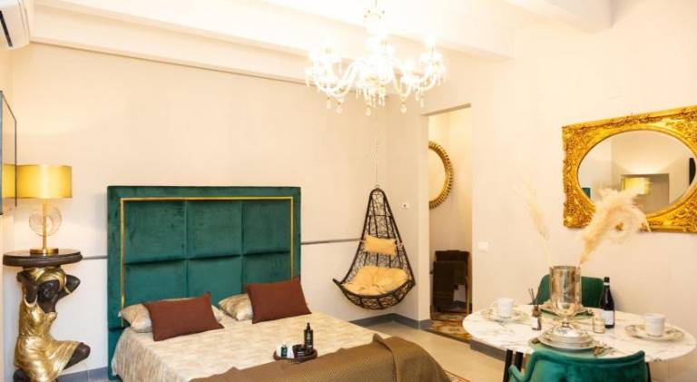 Femme noir Boutique Apartament Fitness e spa in Caserta