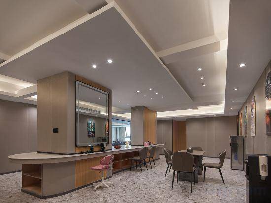 ALL IN LIGHT LUXURY HOTEL — photo 5