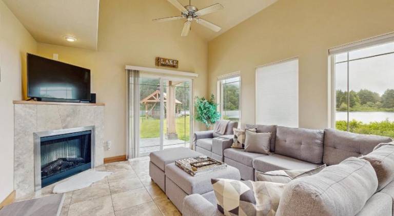 Big vacation home | Close to the beach | Pets allowed in Tillamook, OR