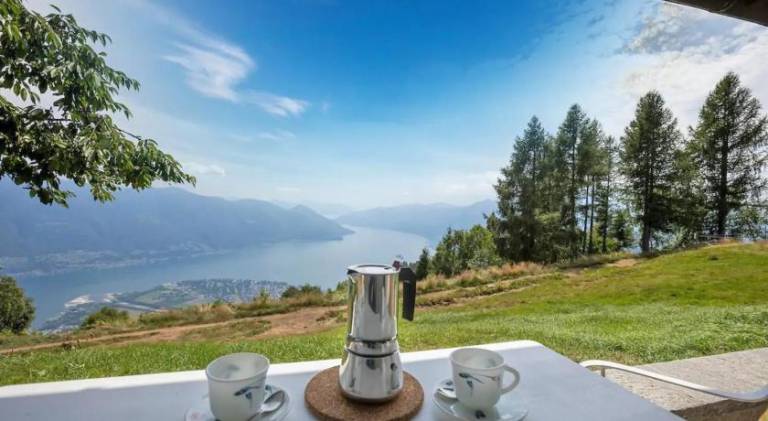 Chalet with yard, BBQ & patio | Ski nearby | Pets are welcome in Losone