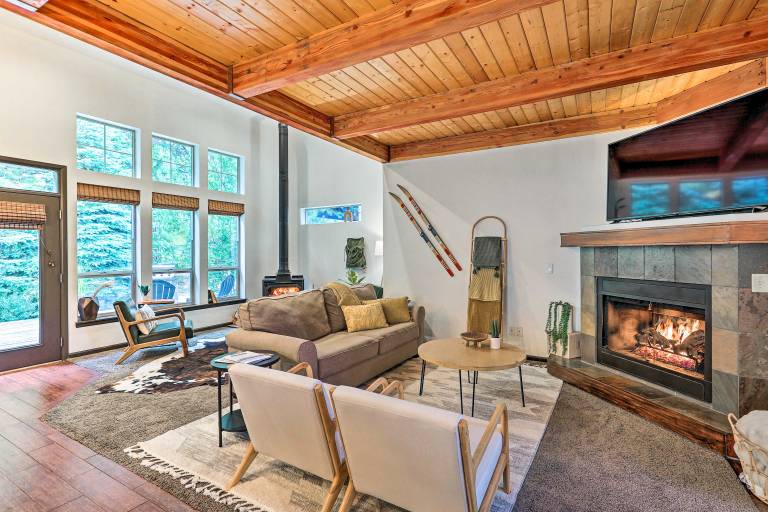 Mountain-Modern Unit: Golf, Hike, Ski & More! — photo 5