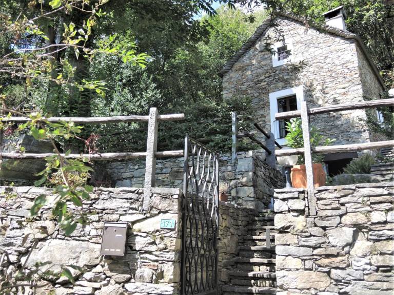 Ferienhaus mit Hund in Cugnasco, Schweiz f&uuml;r max. 4 Personen
