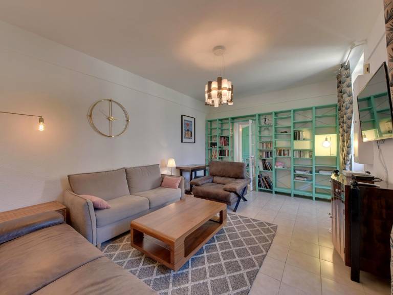 Coastal Villa with Garden, Near Beach & Casino – Sleeps 6, Pet Friendly — photo 5