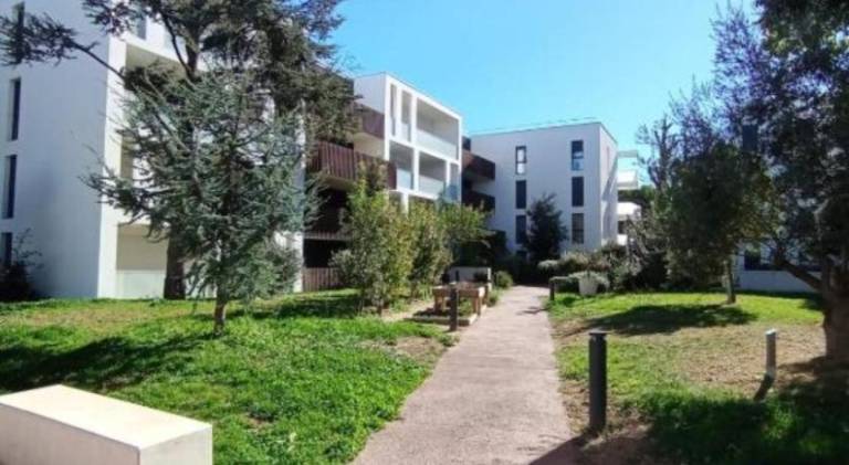 Joli T2 Ensoleille Parking Prive Terrasse -Maconciergerie34 — photo 3