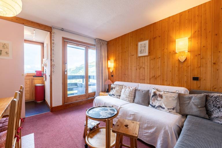 Apartment 'Le Creux De L'Ours' with Mountain View, Balcony and Wi-Fi in Courchevel