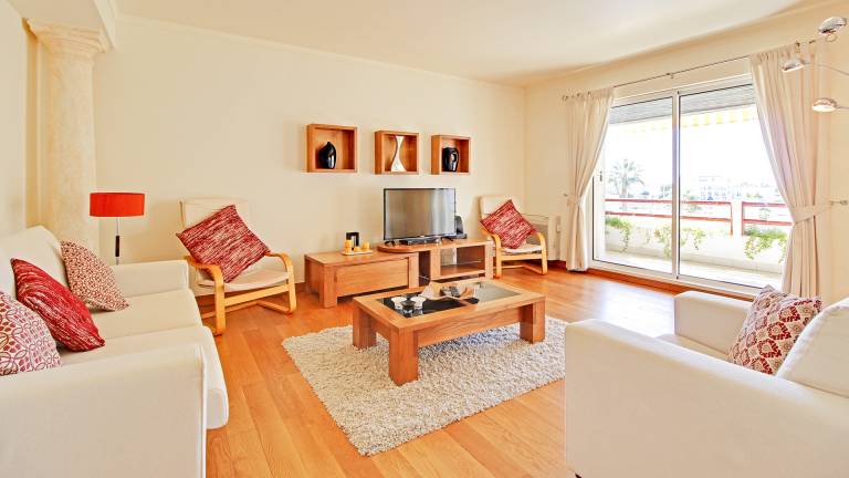 Rental apartment with patio, garden & pool — photo 2