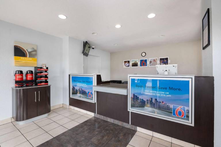Motel 6 Santa Ana, CA — photo 2