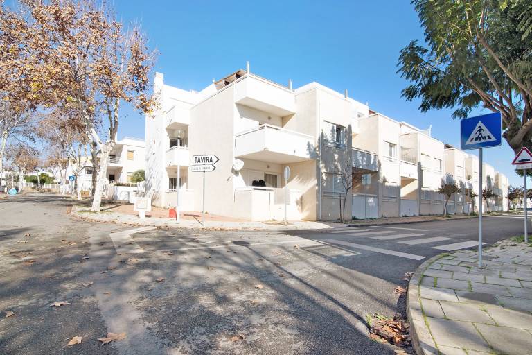 Rental apartment with pool & grill — photo 2
