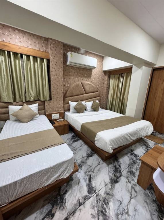 Hotel RR luxury in Ahmedabad