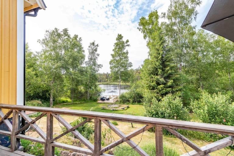 Fully equipped beautiful vacation home with grill, sauna & patio | Pets allowed — photo 2