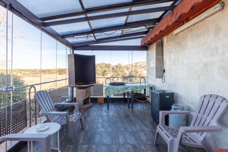 Family-friendly vacation home with patio, yard & private pool | Garden view | Pets are welcome — photo 3