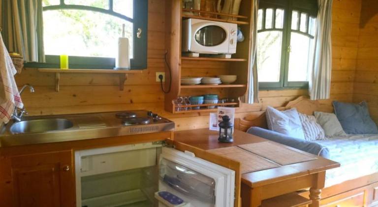 Lodge with patio & garden | Pets allowed — photo 5