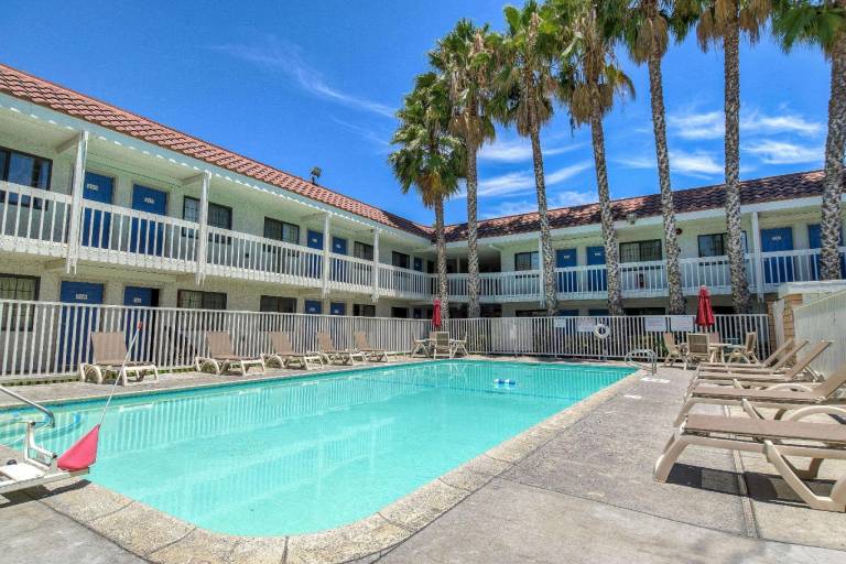 Motel 6 Pomona, CA - Los Angeles — photo 2