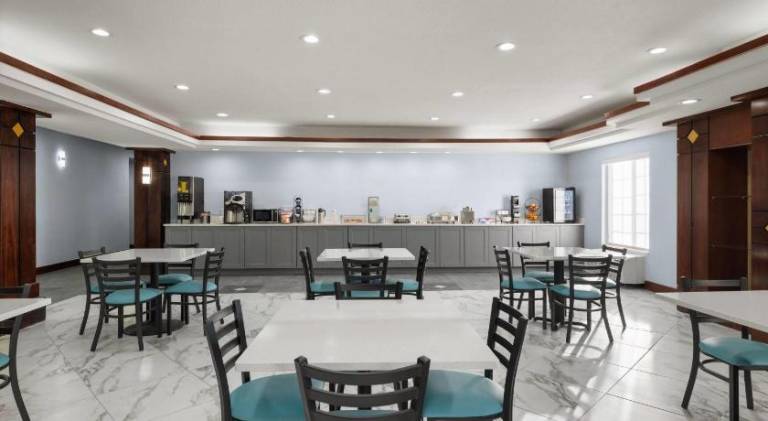 Days Inn by Wyndham Dodge City — photo 5