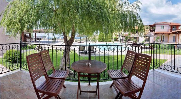 Charming rental apartment with terrace, garden & pool | Dogs allowed — photo 3
