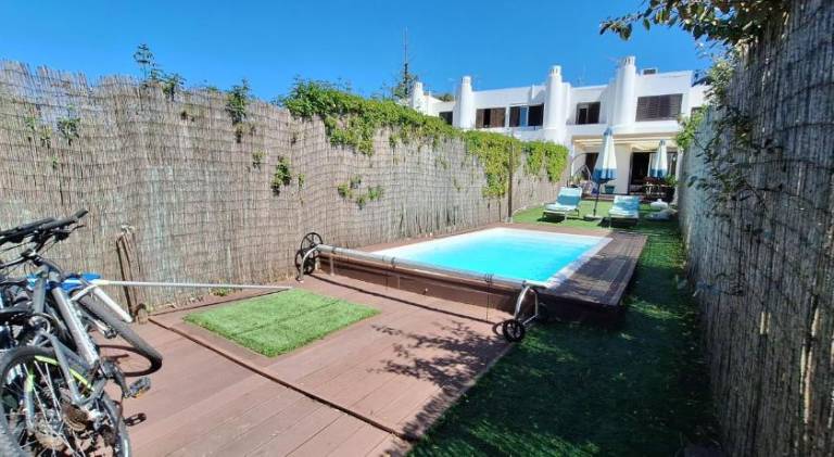 Vacation home with garden & private pool — photo 3