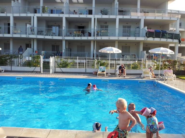 Family-friendly wonderful apartment with private pool & garden | Close to the beach | Pets allowed — photo 4