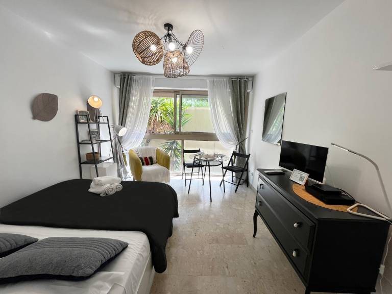 Lovely studio | Near Place Masséna | Close to the beach | Pet-friendly in Thiers