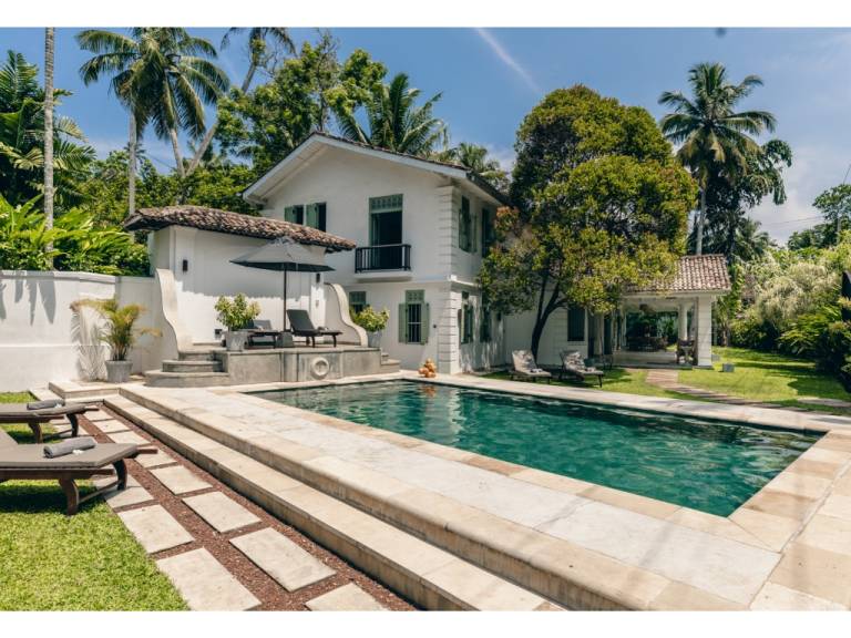 Wijaya Giri walkable to beach pool chef