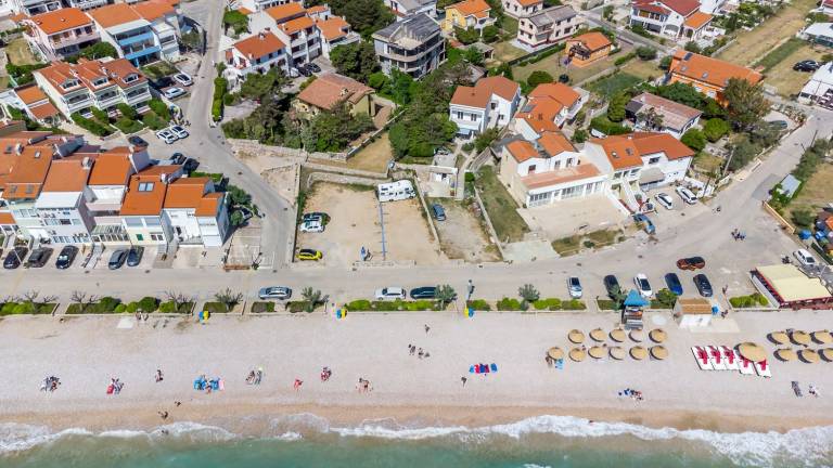 Located directly on the beautiful beach — photo 4