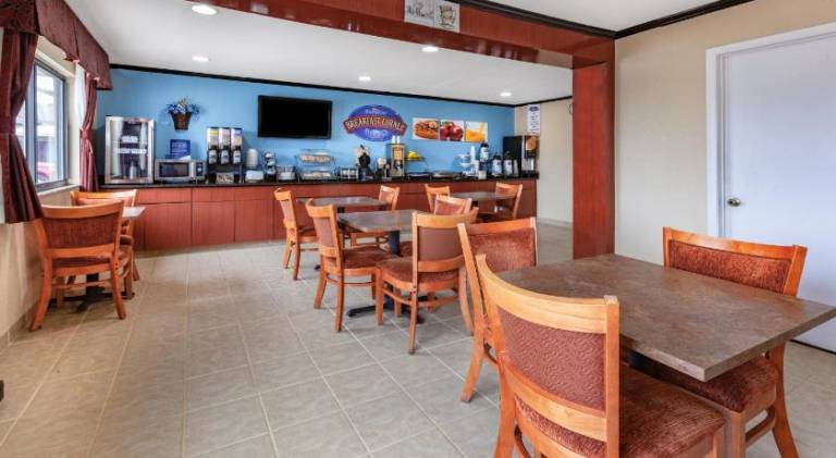 Baymont by Wyndham Perrysburg/Toledo — photo 3