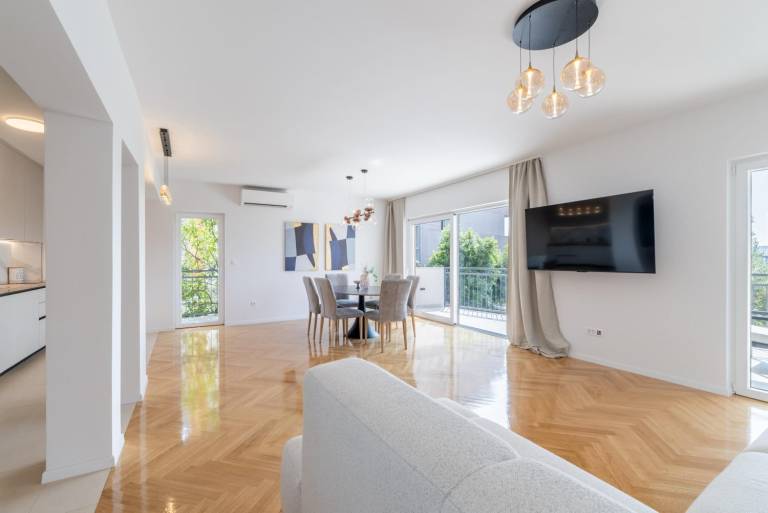 Apartment with patio in Podstrana
