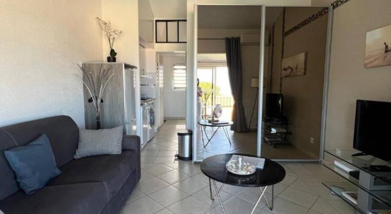 Apartment with pool — photo 2