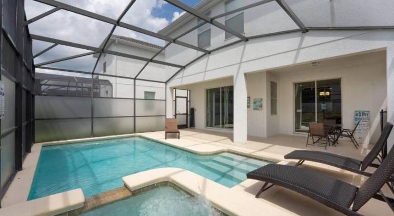 House with jacuzzi & pool in Lake Buena Vista, FL