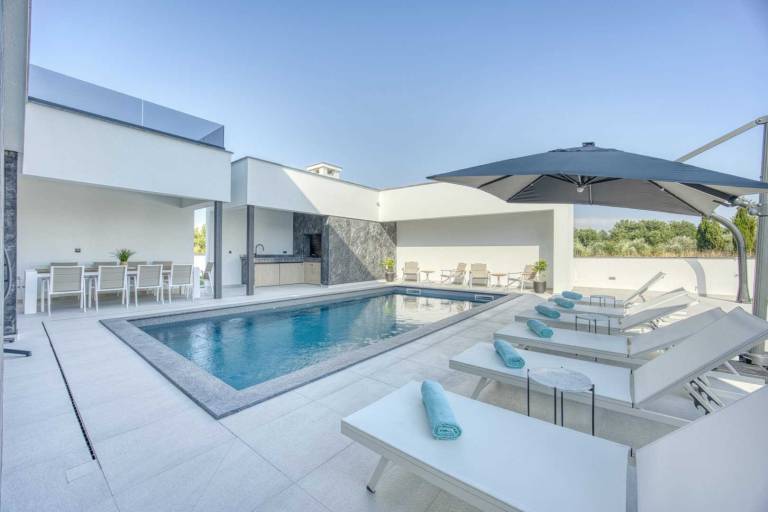 Family-friendly pleasant villa with sauna | Next to the beach | Pet-friendly in Zadar