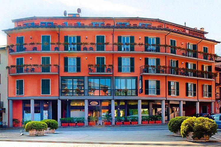 Holiday apartment with terrace in Baveno