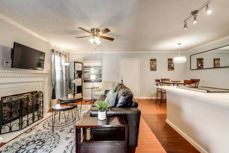 Rental apartment with pool in Irving, TX