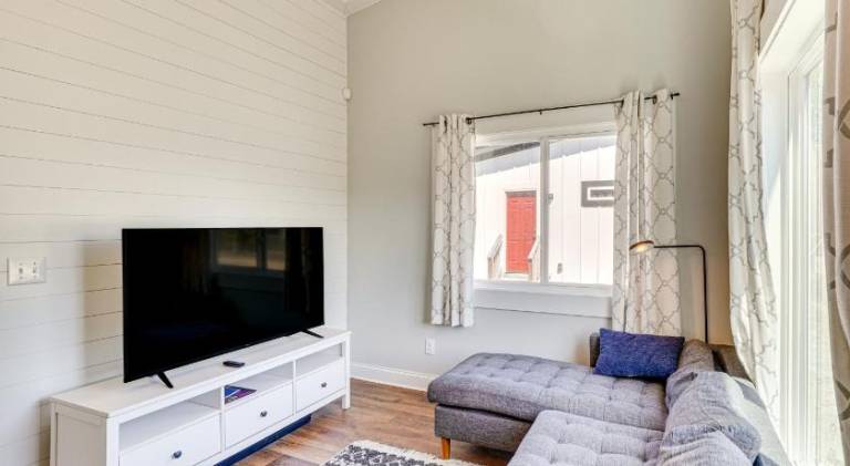 Vacation home with 2 rooms for 4 persons in Durham, NC
